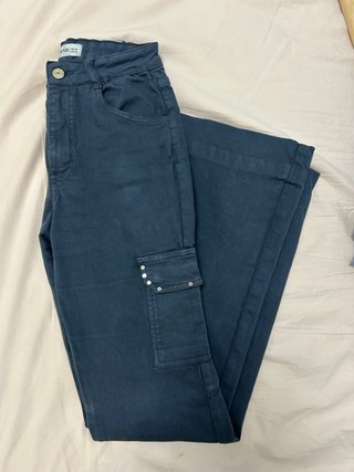 Pantalón azul campana