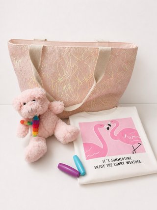 Pack Bolsa, Camiseta, Peluche y juguete.