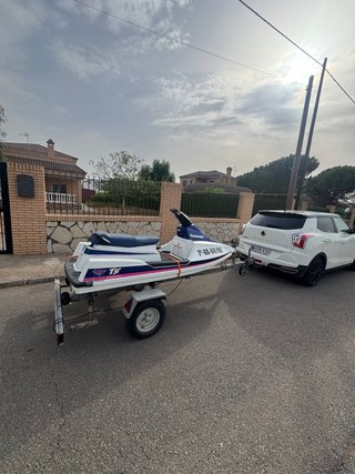 Moto de agua Kawasaki con remolque