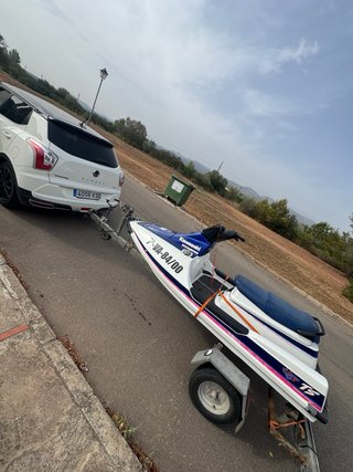 Moto de agua Kawasaki con remolque