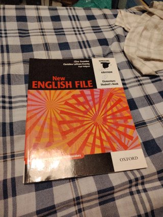 New English File Elem Sb for Spain