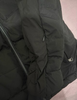 Chaqueta de esquí negra con capucha