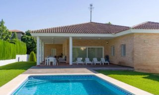 Se cuida jardines y casas chalet