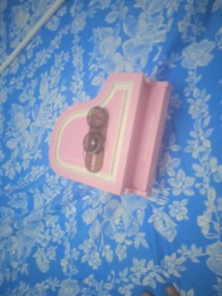 Piano de juguete rosa
