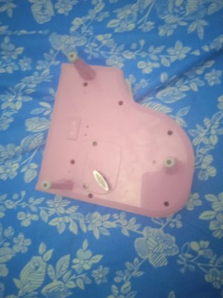 Piano de juguete rosa