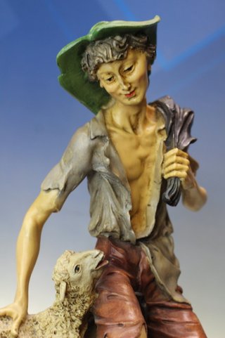 Reproducción en resina de figura “Pastor” de Giuseppe Armani, Capodimonte.