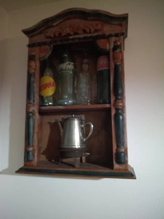 Armario pequeño antiguo decorativo