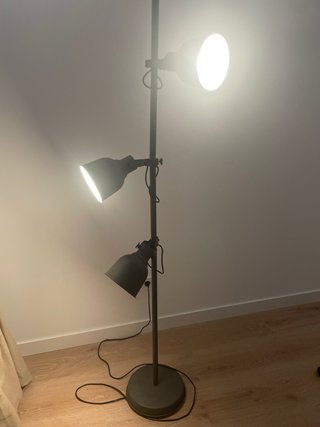 Lámpara de pie IKEA gris