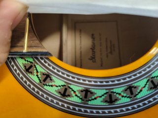 Guitarra Amarilla, Nueva