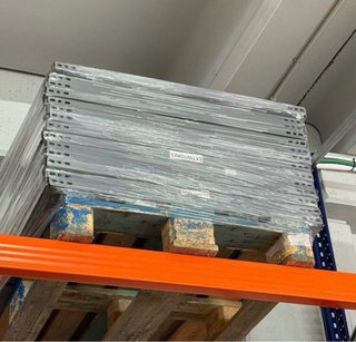 Lote 200 estantes metálicos almacén grises