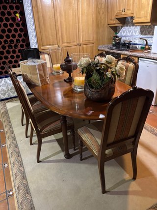 Mesa de comedor y 6 sillas
