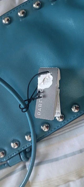 Bolso Parfois nuevo azul con tachuelas y tarjetero