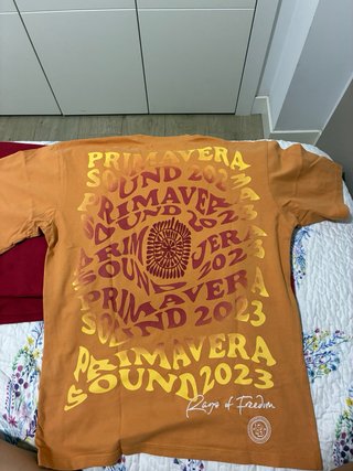 Camiseta Pull & Bear  Estampada Naranja Talla XS