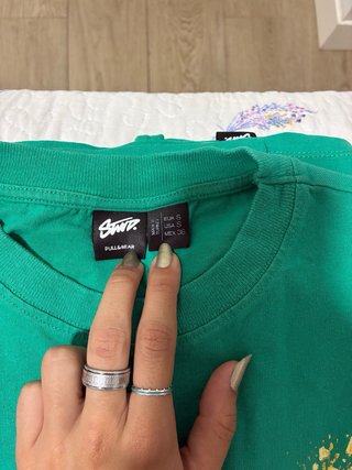 Camiseta Pull & Bear  verde talla S