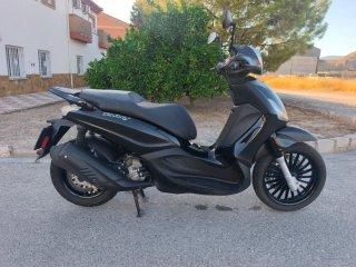 Piaggio Beverly 300 Negra