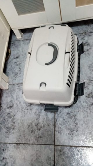 Transportín para perro gris y blanco