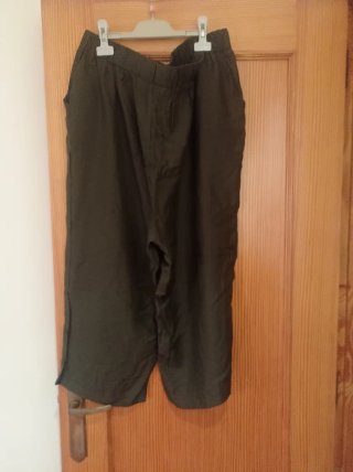 Lote Pantalón Verde y 2 Camisetas Estampadas