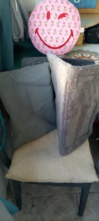 Casita para mascotas gris y blanca