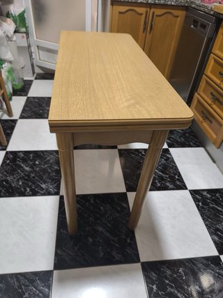 Mesa de cocina tipo libro con taburetes,