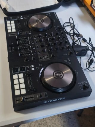 Traktor Kontrol S3 + Funda + Licencia Traktor