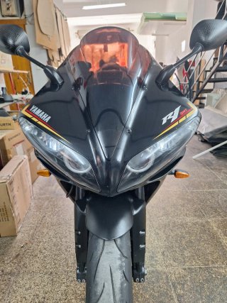 Yamaha R1 2007 Negra y Dorada
