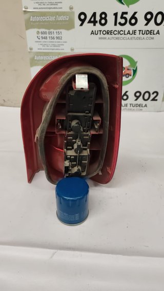 Piloto trasero izquierdo Xsara Picasso 2004