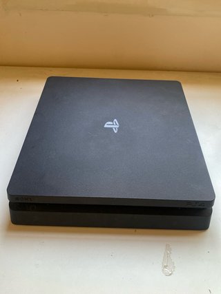 PS4 (Playstation 4) Negra 1TB + Mando