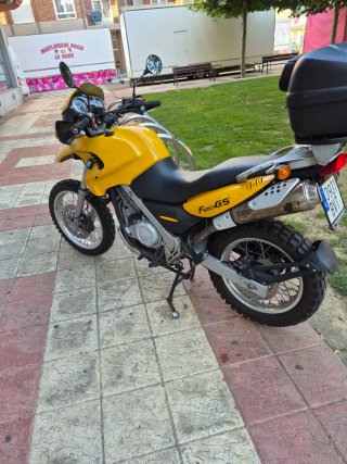 Moto BMW GS 650 Amarilla