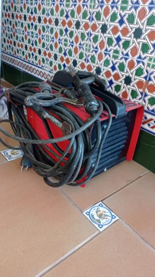 Máquina de Soldar Moderna 150
