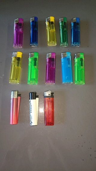 13 mecheros variados a 0,20€ cada uno