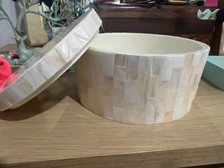 Caja redonda Zara Home madreperla