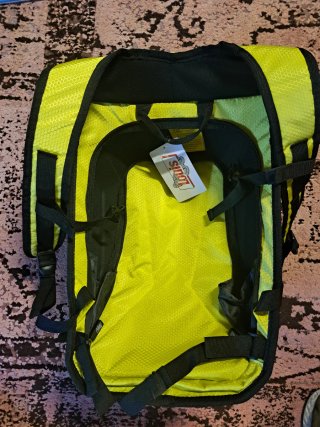 Mochila rígida Louis verde y negra