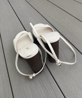 Zapatos de tacón Zara blancos y negros