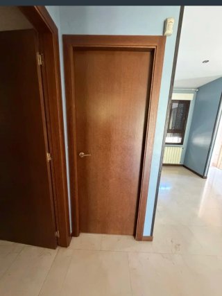 Puerta madera con cristal