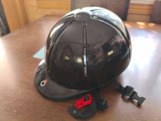 Equipación Hípica: Chaleco, Cascos y Guantes