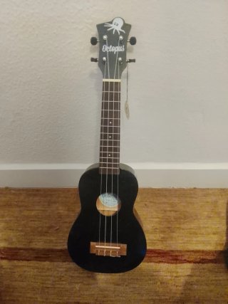 Ukelele Octopus Soprano negra con funda