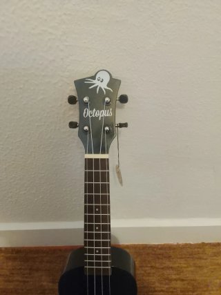 Ukelele Octopus Soprano negra con funda