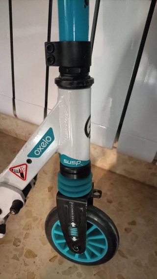 Patinete Oxelo blanco y azul