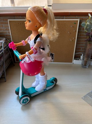 Muñeca Nancy con vestido rosa y botas