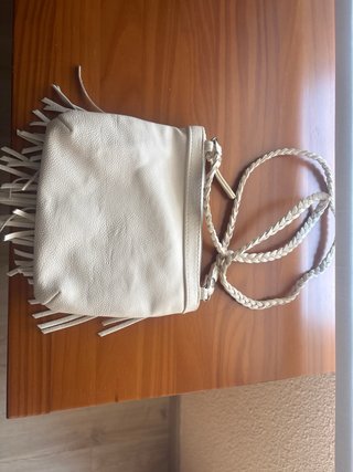 Bolso blanco con flecos para niña