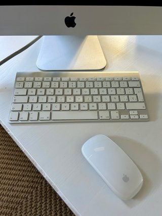 iMac 21.5" (Late 2009) - Intel Core 2 Duo, 4GB RAM