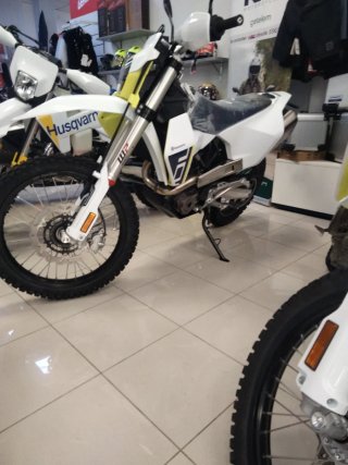 Husqvarna 701 Enduro Blanca y Amarilla