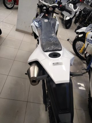 Husqvarna 701 Enduro Blanca y Amarilla