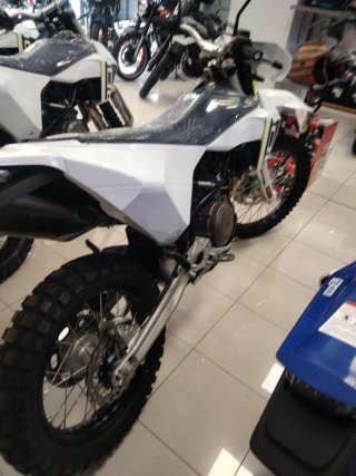 Husqvarna 701 Enduro Blanca y Amarilla