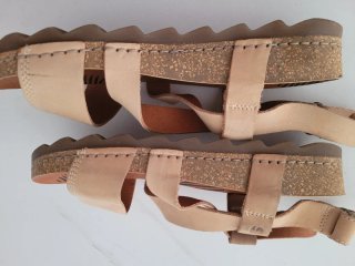 Sandalias Beige y Marrón