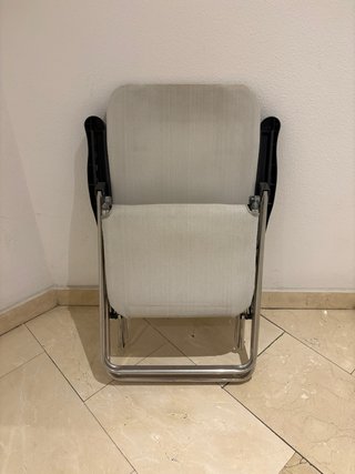 Silla plegable reclinable blanca