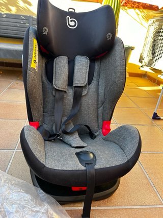 Silla de coche giratoria para bebé, casi nueva!