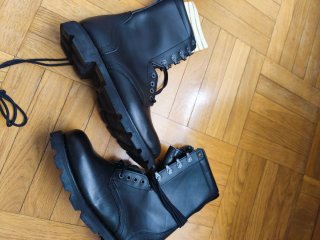 Botas de piel negras