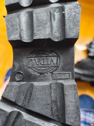 Botas de piel negras