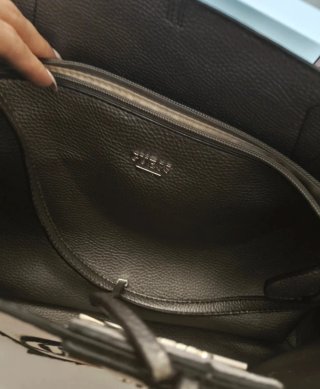 Bolso Guess con flores